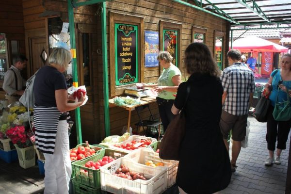 Bancarella nel Bazar Plac na Stawach a Cracovia