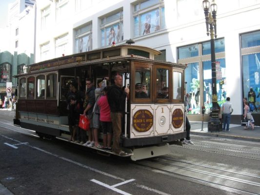 Il cable car della linea Powell & Hyde Sts a San Francisco