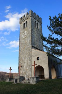 La chiesa di Santa Croce a Kojsko nel Brda in Slovenia