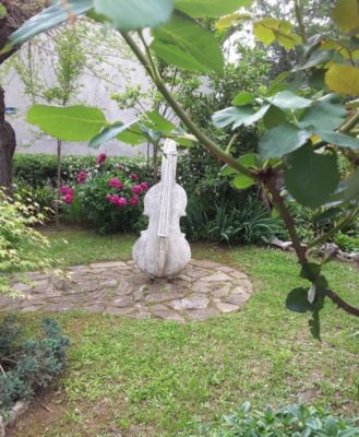 Un giardino a Roč (Rozzo) in Istria Croazia