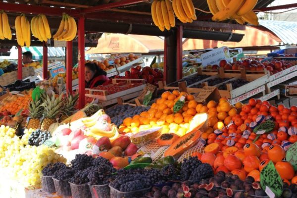 Mercato della frutta e della verdura in piazza Vodnik a Lubiana