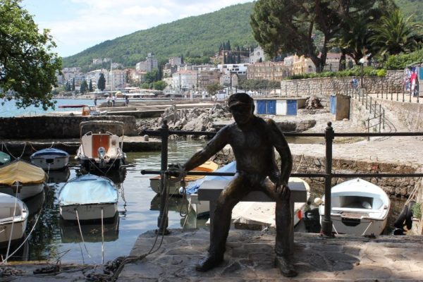 Il monumento al pescatore a Opatija