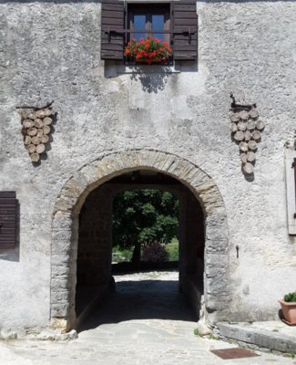 La porta di ingresso al villaggio di Gračišće (Gallignana) in Istria