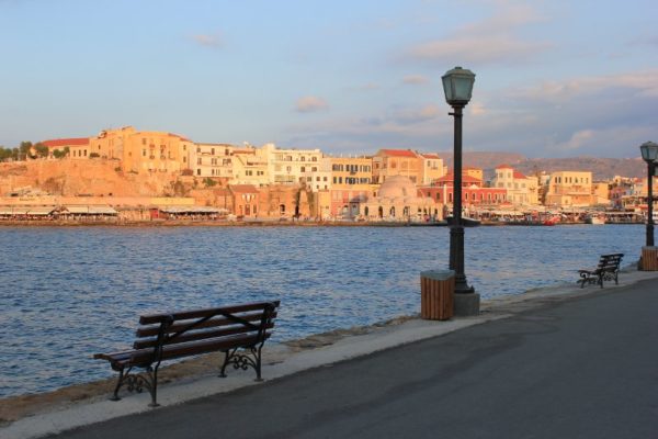 Tramonto sul vecchio porto veneziano di Chania