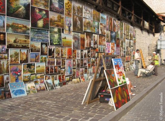 Quadri esposti nei pressi della porta di San Floriano a Cracovia