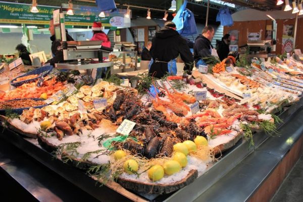 Banco pesce Marché des Enfants Rouges Parigi