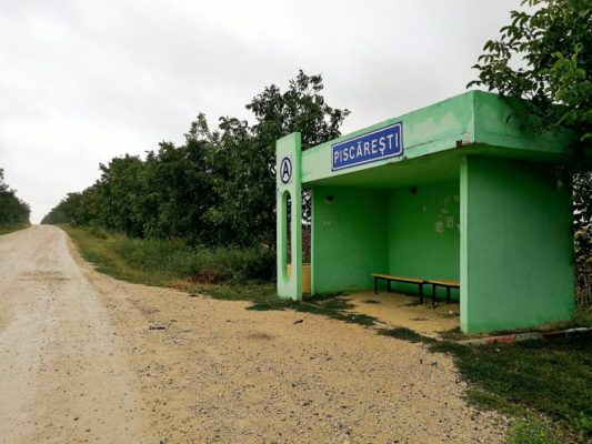 Strada sterrata presso il villaggio di Piscăreşti in Moldova