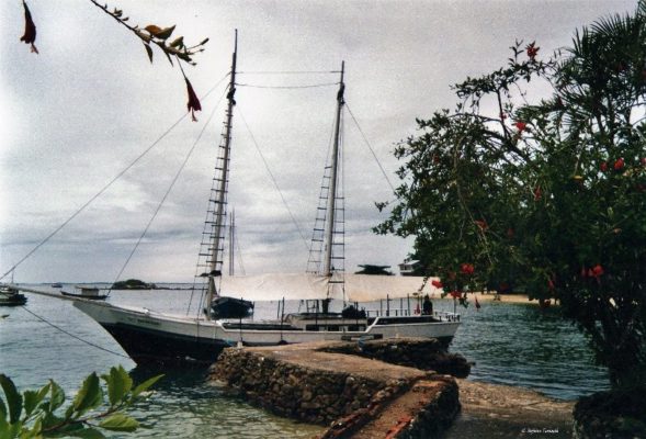 Goletta sull'isola di Itacuruçà in Brasile