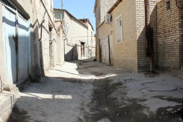 Vicolo terra battuta Bukhara Uzbekistan