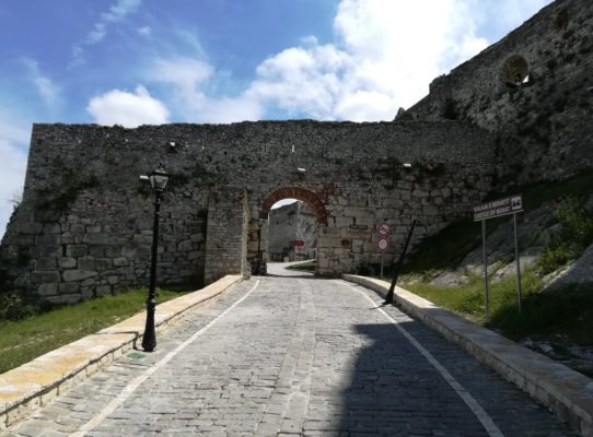 Ingresso alla cittadella fortificata di Kalaja a Berat