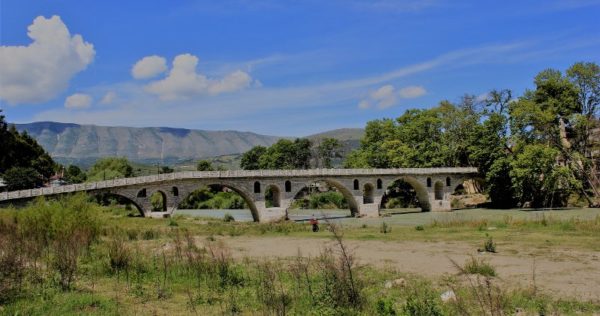 Ponte in pietra a Berat on Albania