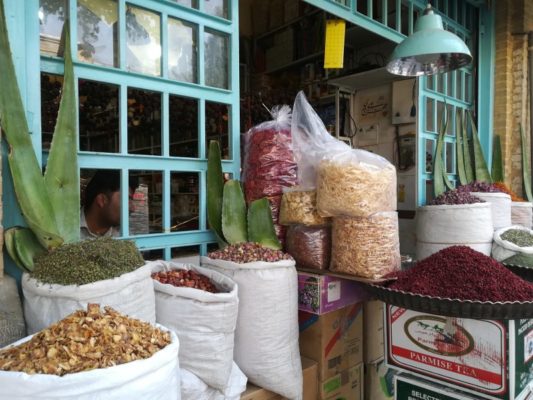 Bottega di spezie al bazar Vakil a Shiraz in Iran