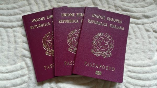 Passaporto italiano copertina