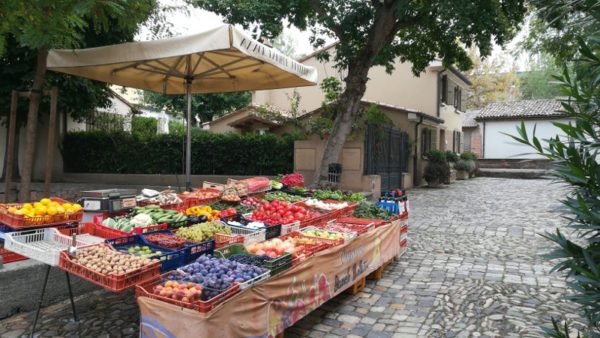 Mercato della frutta e della verdura a Cesenatico