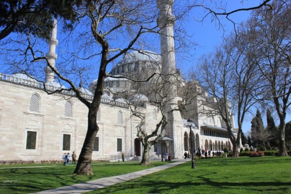 Cortile esterno della Süleymaniye Camii di Istanbul