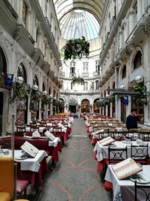 Interno del Çiçek Pasaji a Istanbul