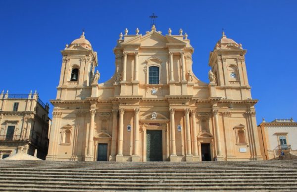 La facciata della Cattedrale di San Nicolò a Noto in Sicilia