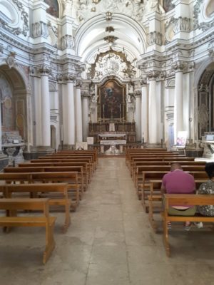 L'interno della chiesa di Santa Chiara a Noto in Sicilia