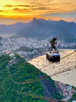 La funivia che porta sul Pan di Zucchero a Rio de Janeiro