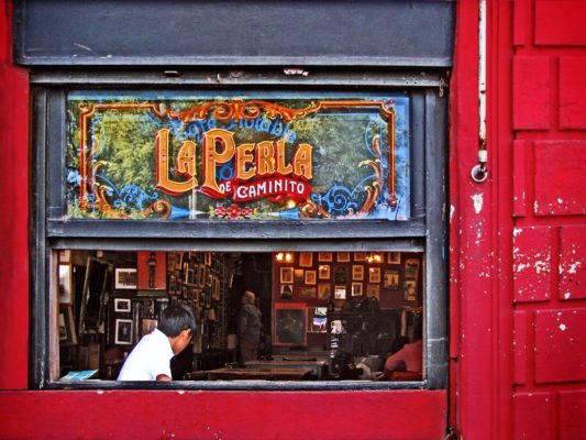 Vetrata del Cafè La Perla a Buenos Aires