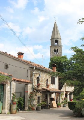 Il centro storico di Roč (Rozzo) in Istria Croazia