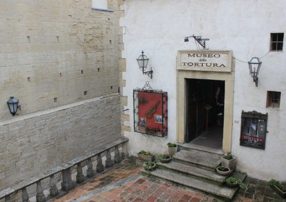 L'ingresso del museo della tortura a San Marino