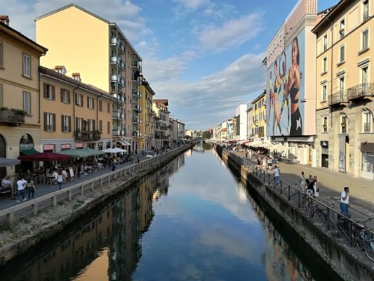 Panorama del Naviglio Grande a Milano