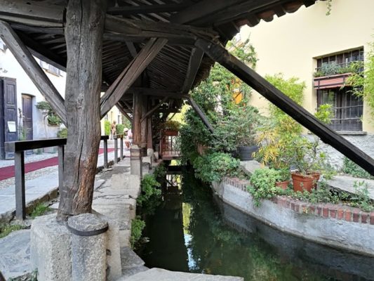 Il Vicolo dei Lavandai sul Naviglio Grande a Milano