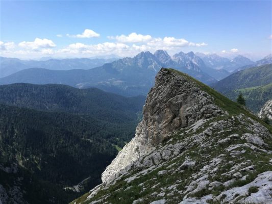 Il Costone Stella lungo sentiero Spinotti nelle Alpi Carniche