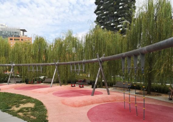 Parco giochi nella Biblioteca degli Alberi a Milano