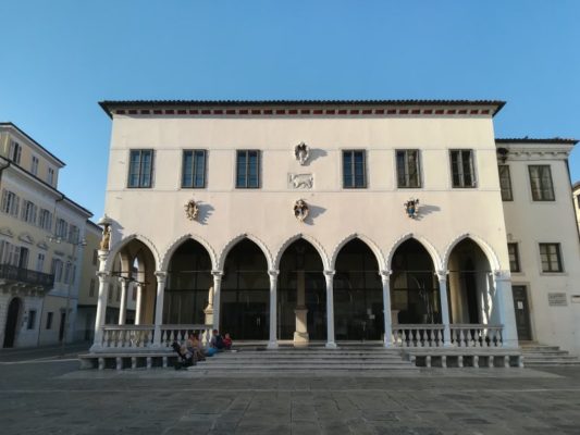 L'edificio della Loggia a Capodistria