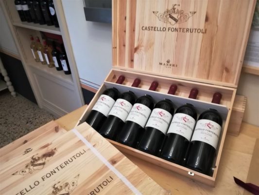 Prodotti nell'enoteca del Castello di Fonterutoli nel Chianti