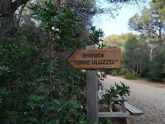 Indicazione entrata Torre Uluzzo nel Parco di Porto Selvaggio nel Salento