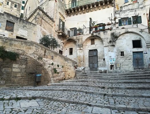 Un vicolo del centro storico di Matera