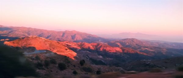 Paesaggio all'alba nell'entroterra di Creta