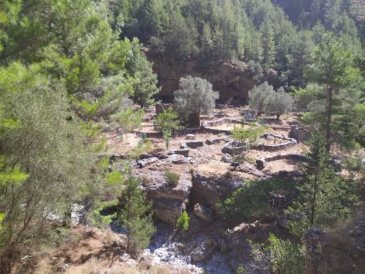 Le rovine del vecchio villaggio di Samaria a Creta