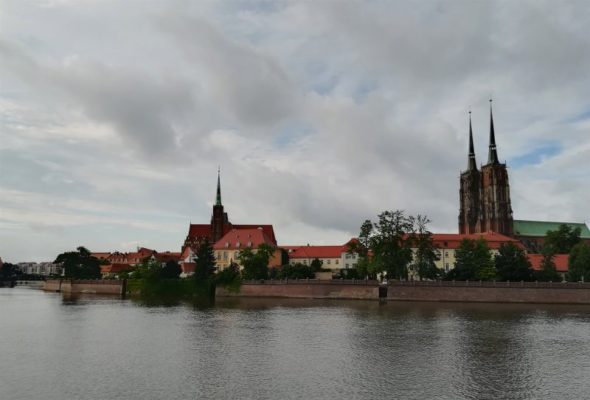 Una veduta del fiume Odra che bagna Breslavia