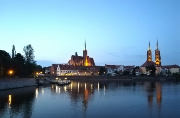 Vista notturna di Ostrów Tumski a Breslavia