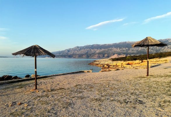 La spiaggia di Jadra a Stara Novalja, isola di Pag