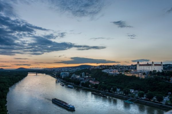 Battello sul fiume Danubio a Bratislava