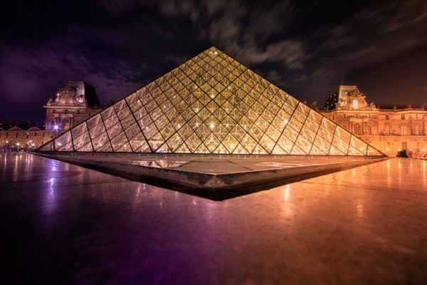 La Piramide del Louvre a Parigi