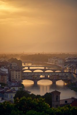 Il fiume Arno a Firenze al tramonto