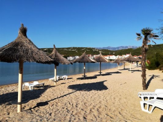 Plaža Planjka Trinćel a Pag in Croazia