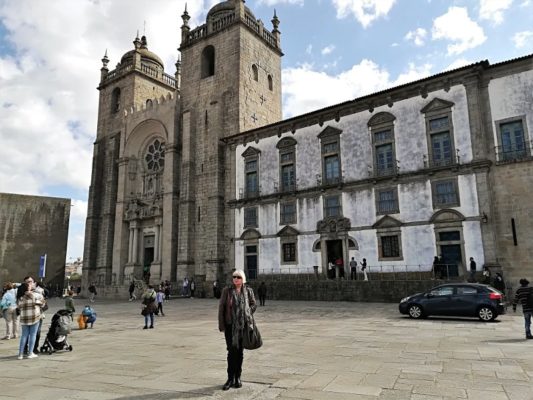 Facciata della cattedrale di Oporto