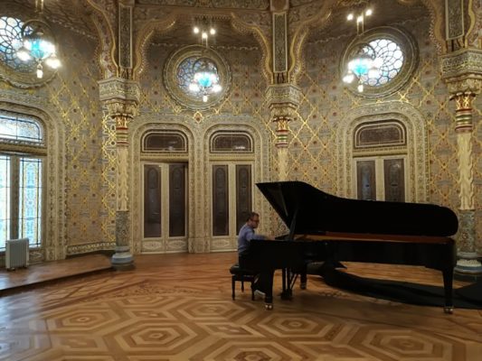 Il salone Arabo nel Palácio da Bolsa a Oporto