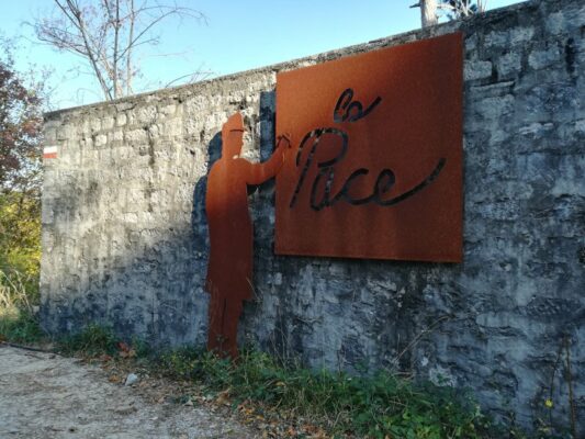 L'ingresso alla galleria cannoniera del Monte Brestovec