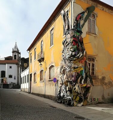 L'opera Half Rabbit di Bordalo II a Vila Nova de Gaia