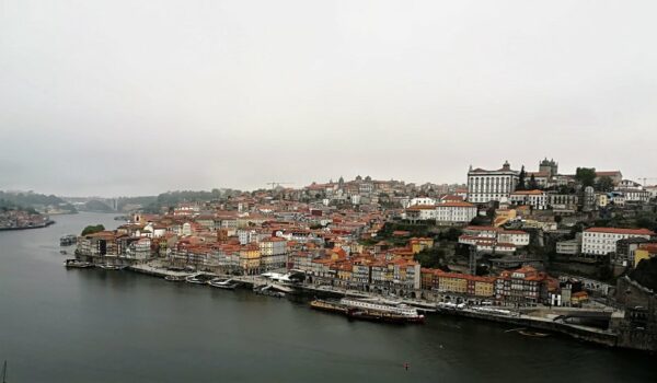 Panorama di Oporto da Vila Nova de Gaia