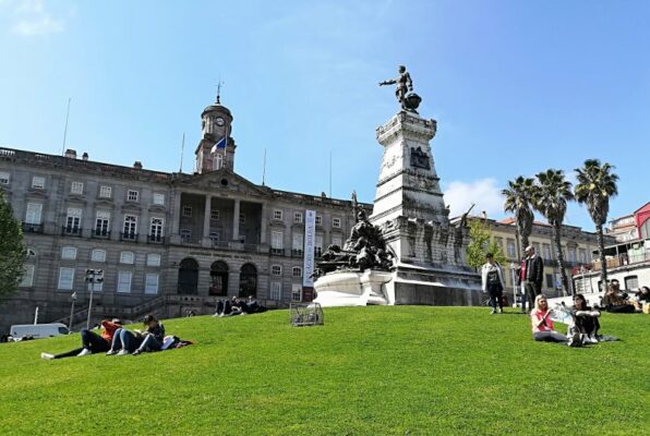 Praça do Infante Dom Henrique ad Oporto