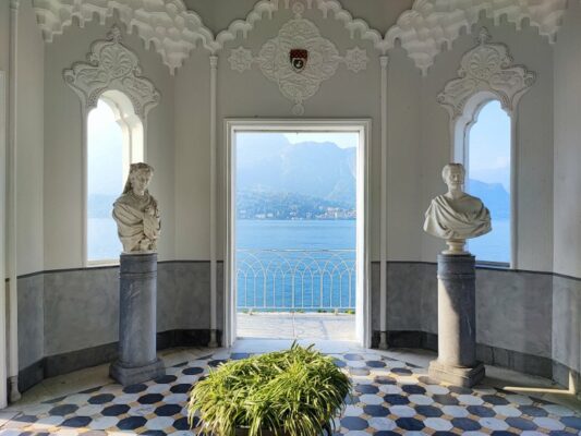 Il chiostro del giardino di Villa Melzi a Bellagio